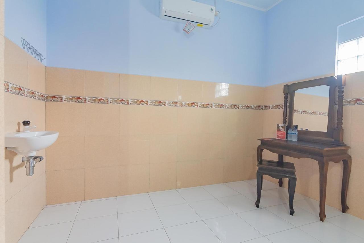 Готель Reddoorz Syariah @ Tambak Mekar Street Subang Djalantjagak Екстер'єр фото