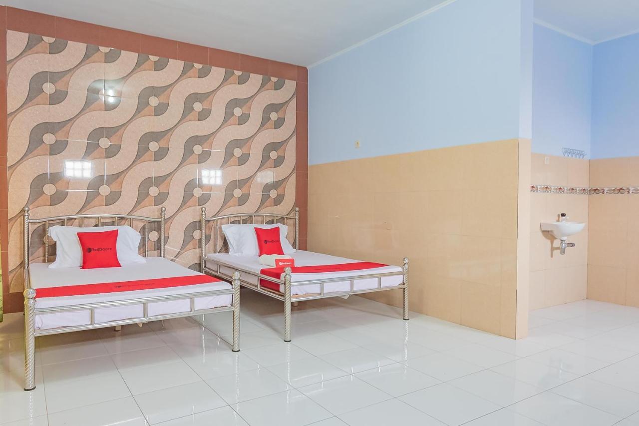 Готель Reddoorz Syariah @ Tambak Mekar Street Subang Djalantjagak Екстер'єр фото